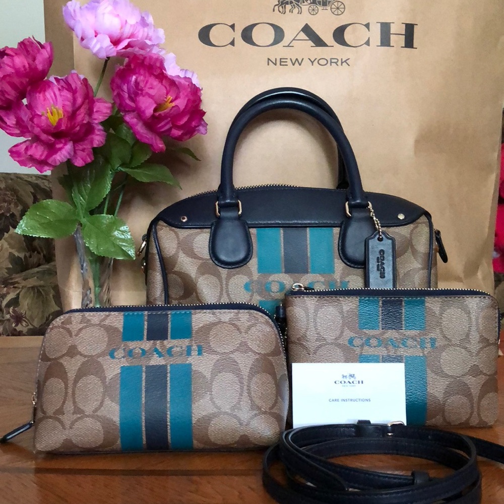 💥Coach crossbody set ( cosmetic case/wristlet )💥
